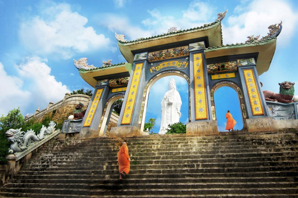 Du xuân đầu năm "cầu được ước thấy" tại những ngôi chùa linh thiêng nhất Đà Nẵng